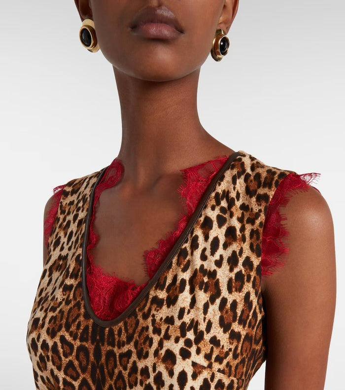 Animal print, colour and jewellery details